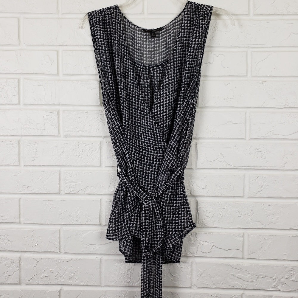 Banana Republic Sleeveless Wrap Top Sz M